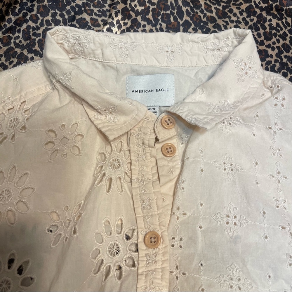 American Eagle Button Down Cream Floral Shirt - Picture 3 of 11